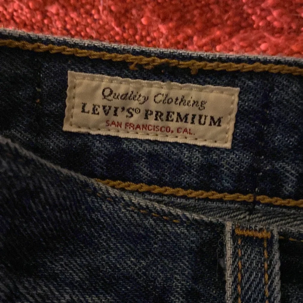 LEVI’S HIGH LOOSE JEANS CUSTOM SIZE 23 PREMIUM DENIM WITH PATCHES - Picture 4 of 8